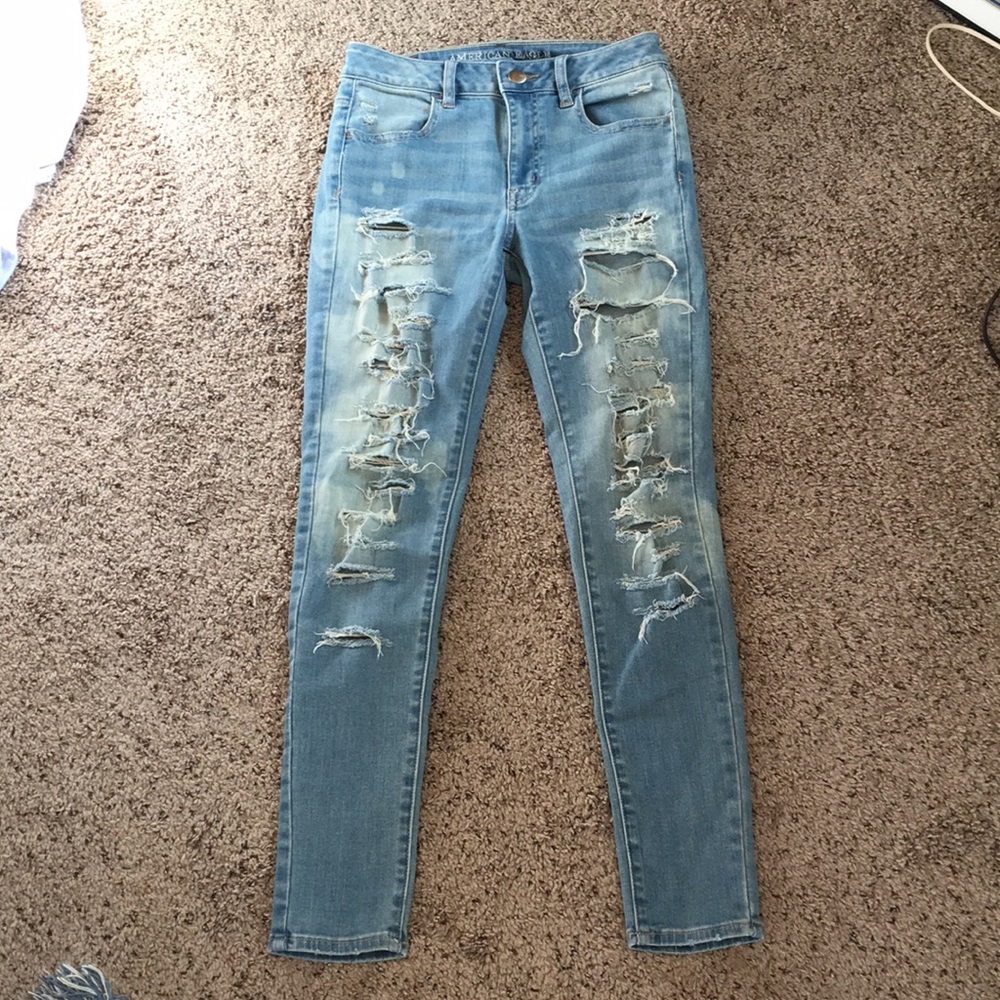 Light wash hi-rise American Eagle jeans